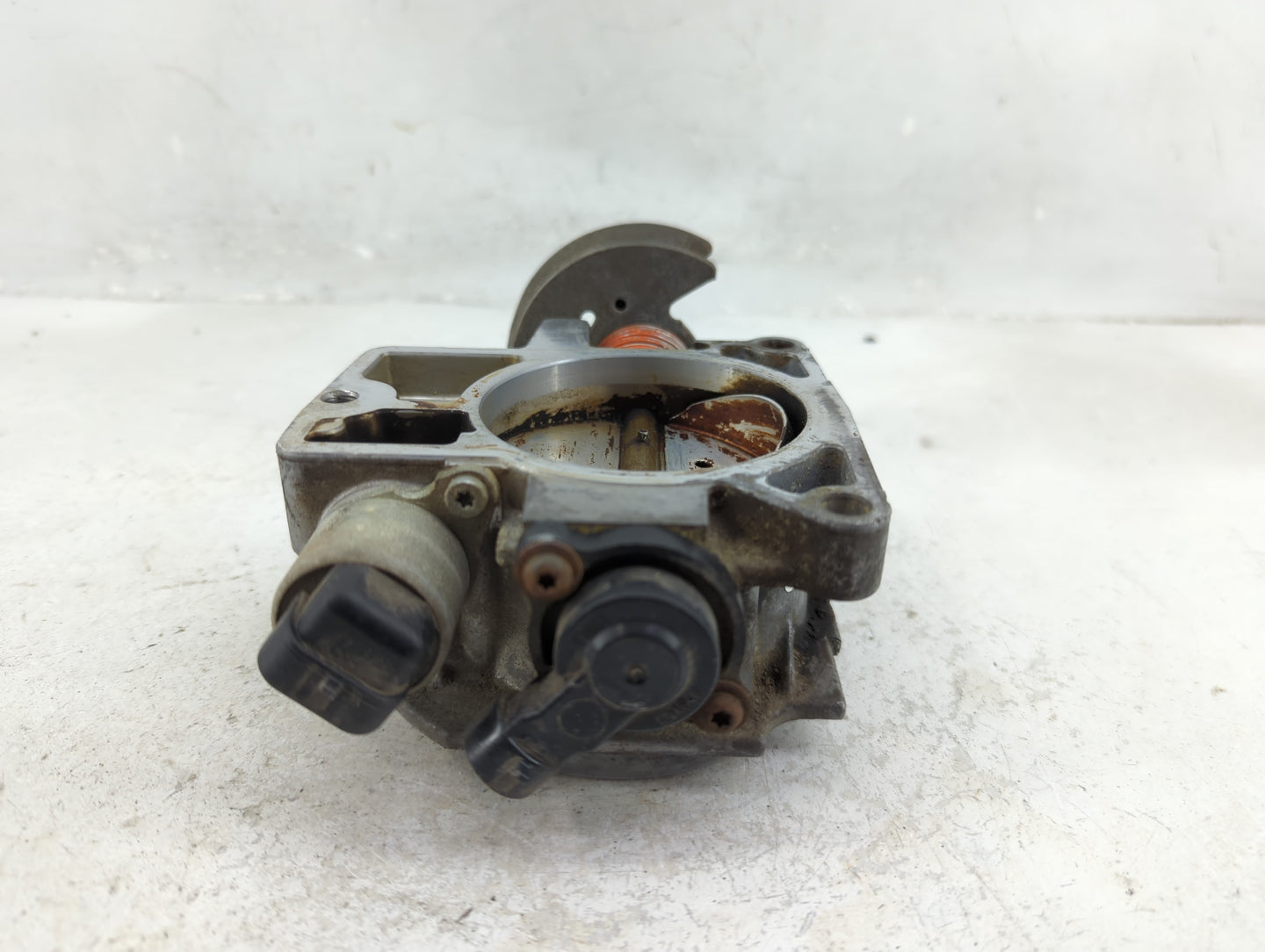 2002-2007 Chevrolet Silverado 1500 Throttle Body P/N:70135 KRA Fits Fits 2001 2002 2003 2004 2005 2006 2007 OEM Used Auto Pa