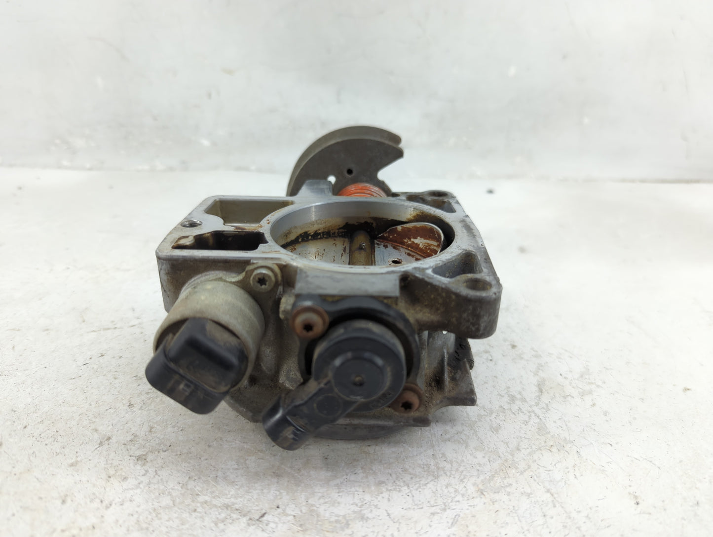2002-2007 Chevrolet Silverado 1500 Throttle Body P/N:70135 KRA Fits Fits 2001 2002 2003 2004 2005 2006 2007 OEM Used Auto Pa