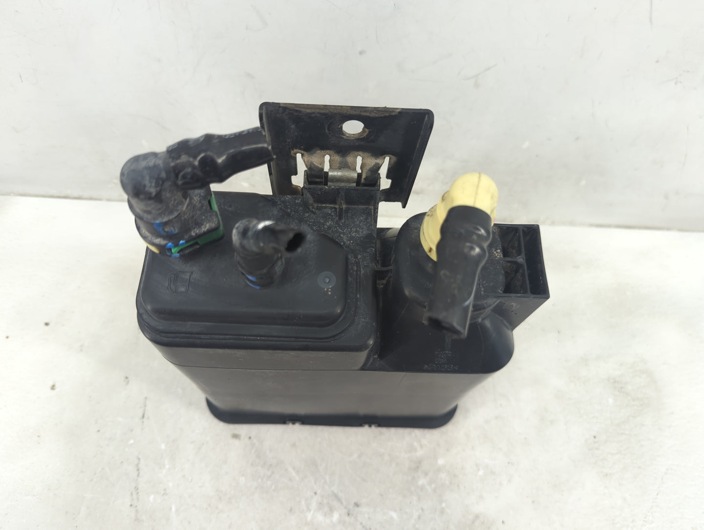 2004 Chevrolet Silverado 1500 Fuel Vapor Charcoal Canister - Oemusedautoparts1.com