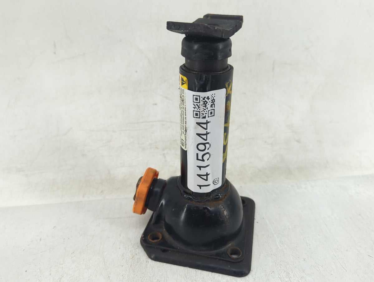 2004 Chevrolet Silverado 1500 Spare Scissor Car Jack - Oemusedautoparts1.com