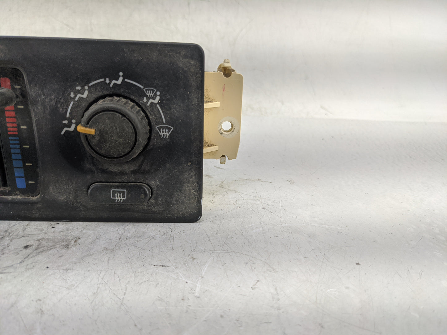 2003-2004 Chevrolet Silverado 1500 Climate Control Module Temperature AC/Heater Replacement P/N:15201681 Fits Fits 2003 2004