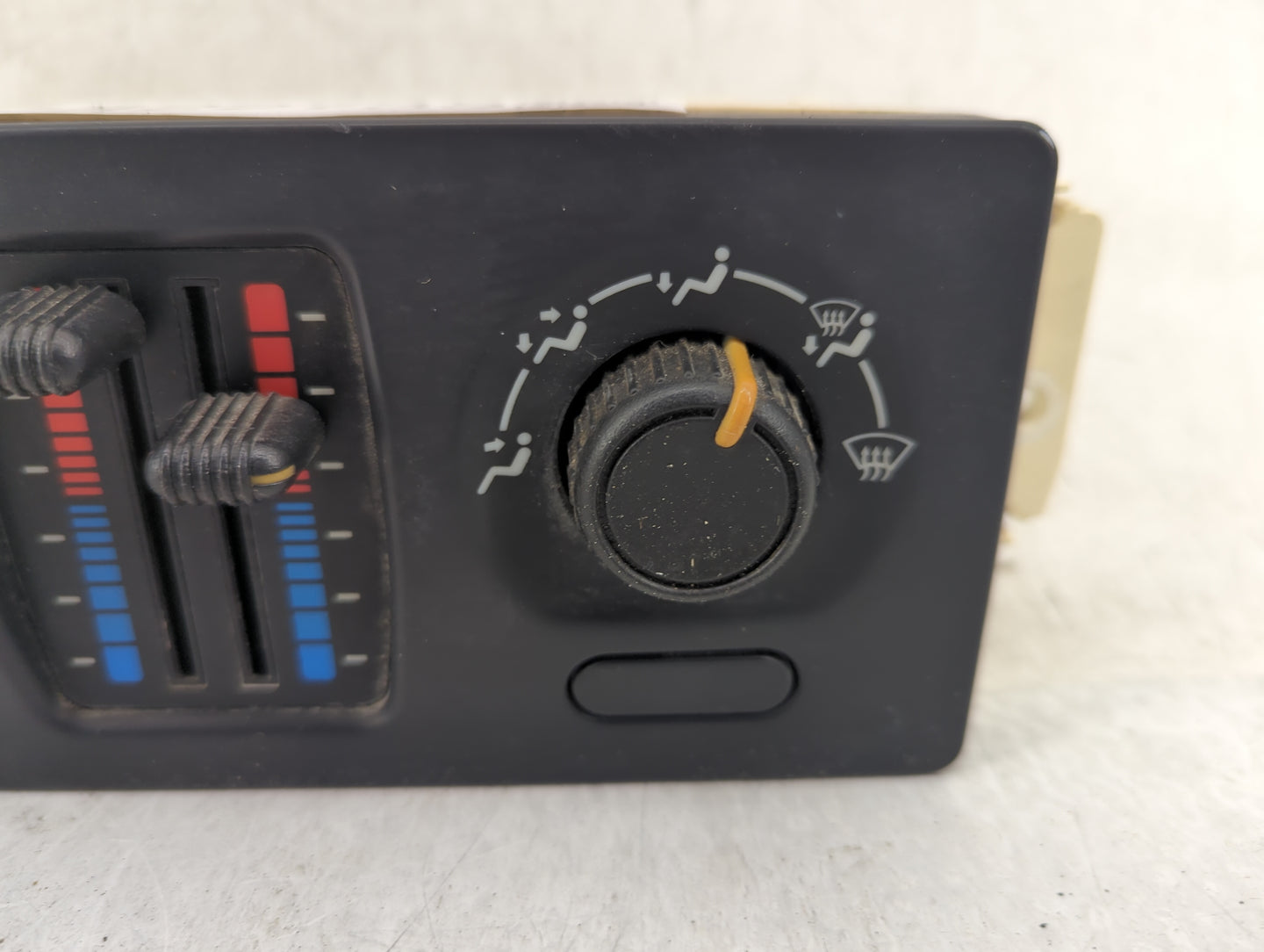 2003-2004 Chevrolet Silverado 1500 Climate Control Module Temperature AC/Heater Replacement P/N:10370033 Fits Fits 2003 2004