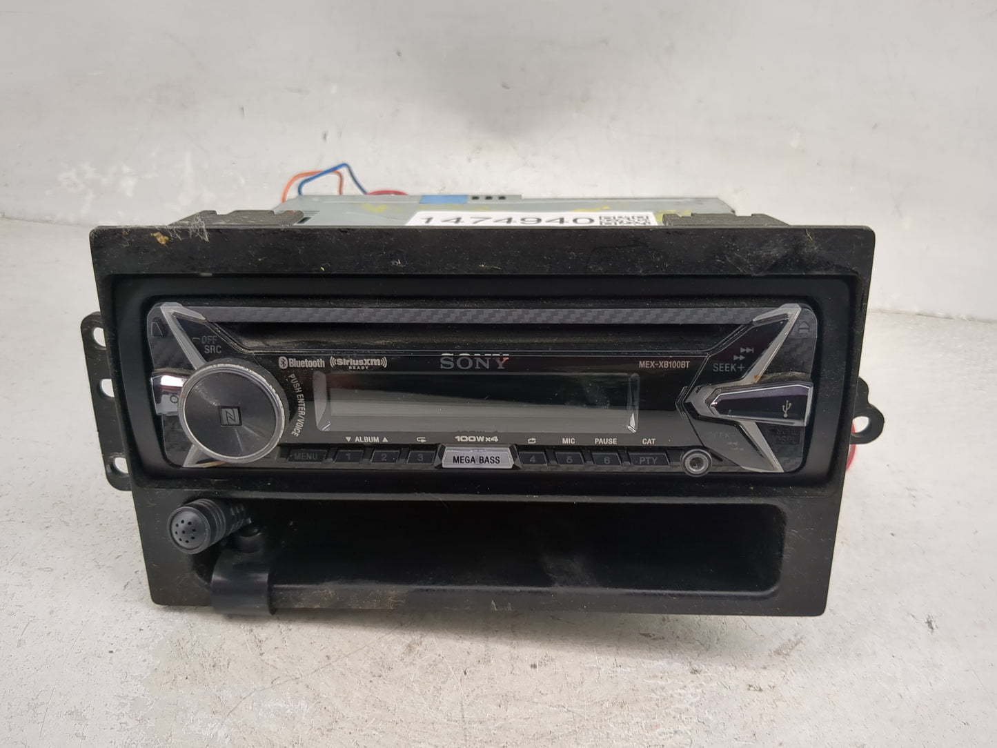 2004 Chevrolet Silverado 1500 Radio AM FM Cd Player Receiver Replacement P/N:MEX-XB100BT Fits OEM Used Auto Parts - Oemuseda