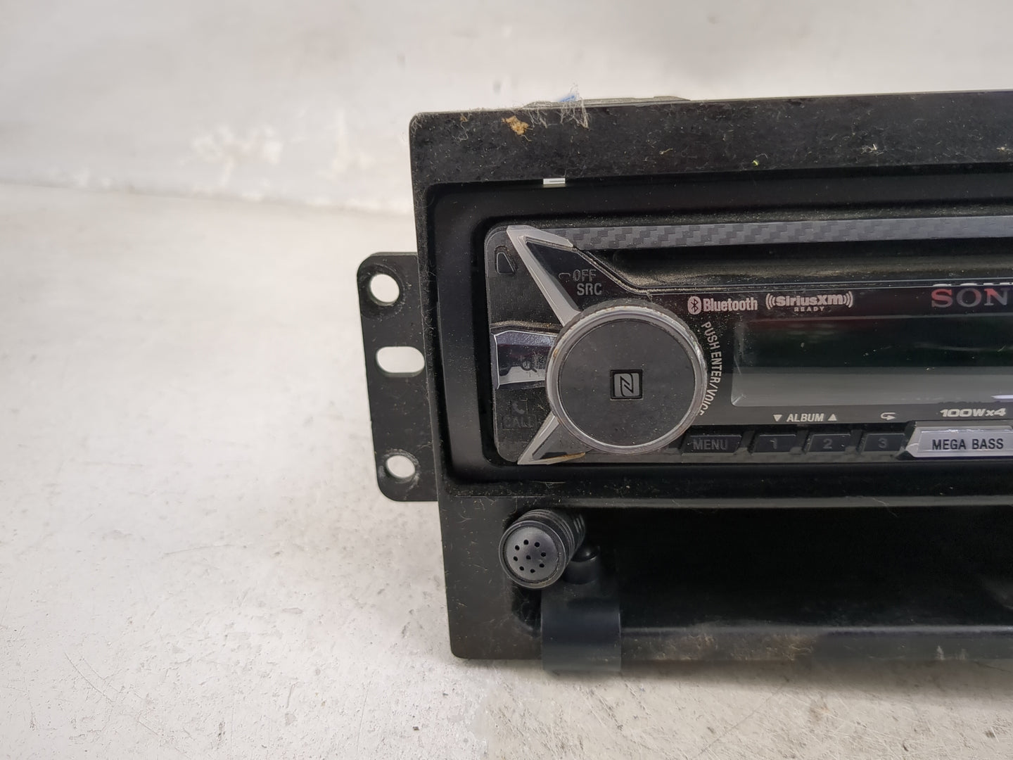 2004 Chevrolet Silverado 1500 Radio AM FM Cd Player Receiver Replacement P/N:MEX-XB100BT Fits OEM Used Auto Parts - Oemuseda