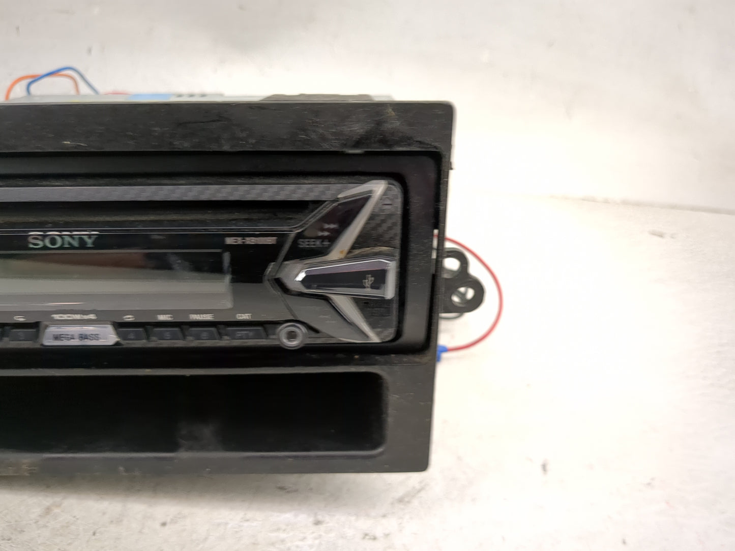 2004 Chevrolet Silverado 1500 Radio AM FM Cd Player Receiver Replacement P/N:MEX-XB100BT Fits OEM Used Auto Parts - Oemuseda