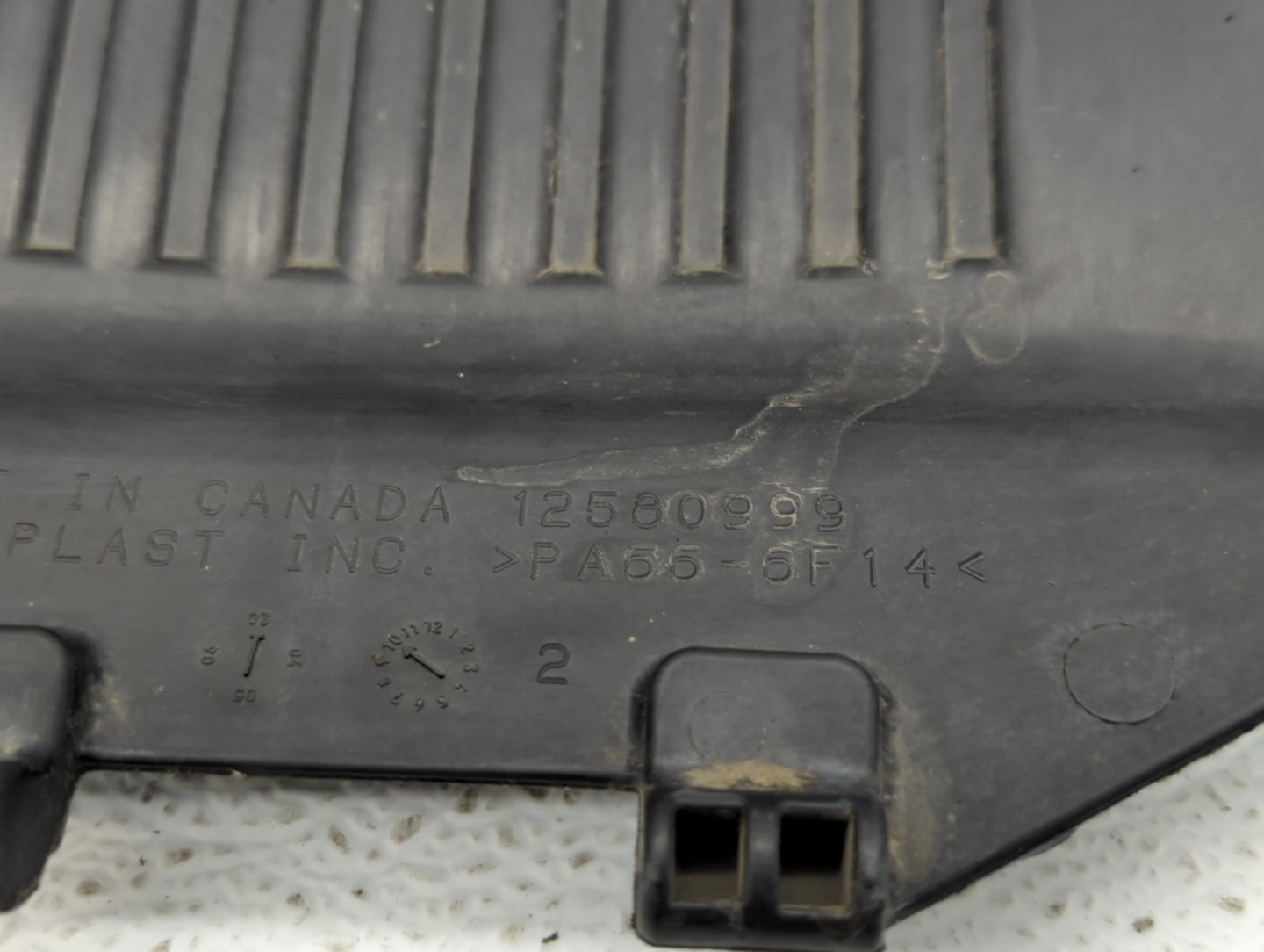 2004 Chevrolet Silverado 1500 Engine Cover - Oemusedautoparts1.com