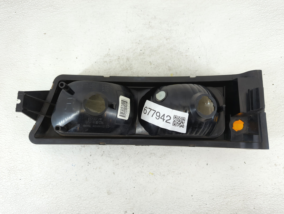 2004 Chevrolet Silverado 1500 Right Turn Signal - Oemusedautoparts1.com