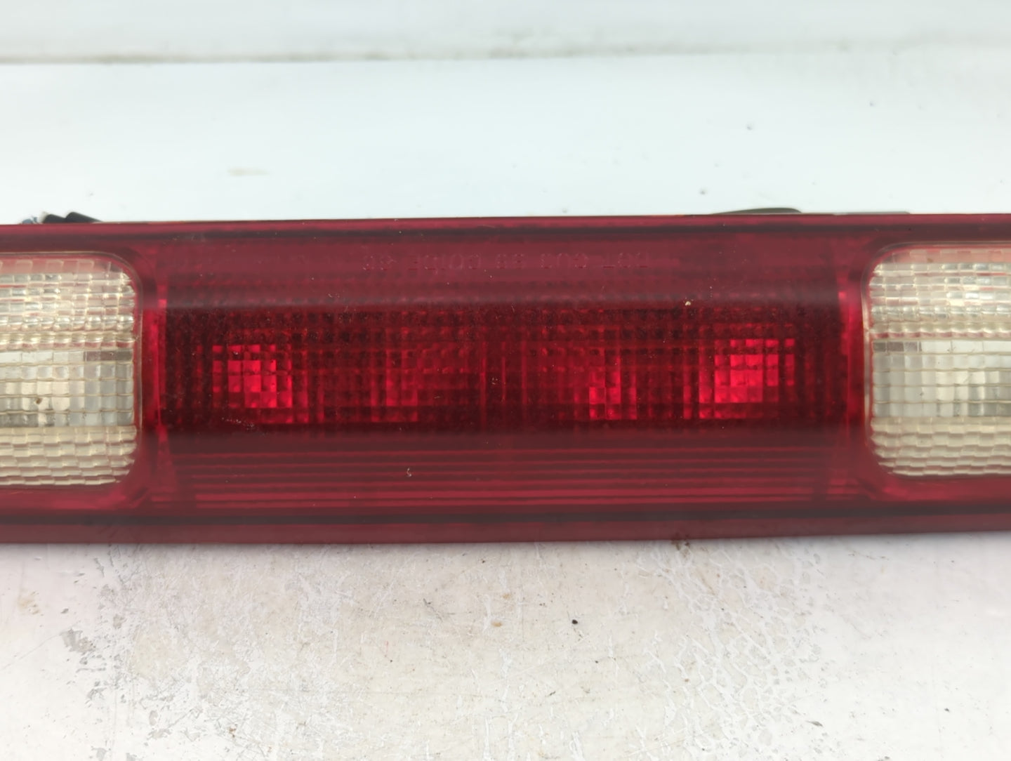 2004 Chevrolet Silverado 1500 High Mounted Stop Third Brake Light Lamp - Oemusedautoparts1.com