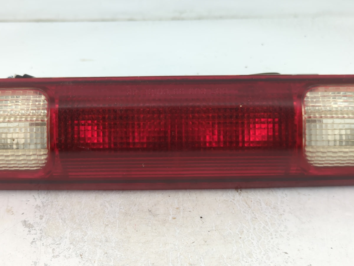 2004 Chevrolet Silverado 1500 High Mounted Stop Third Brake Light Lamp - Oemusedautoparts1.com