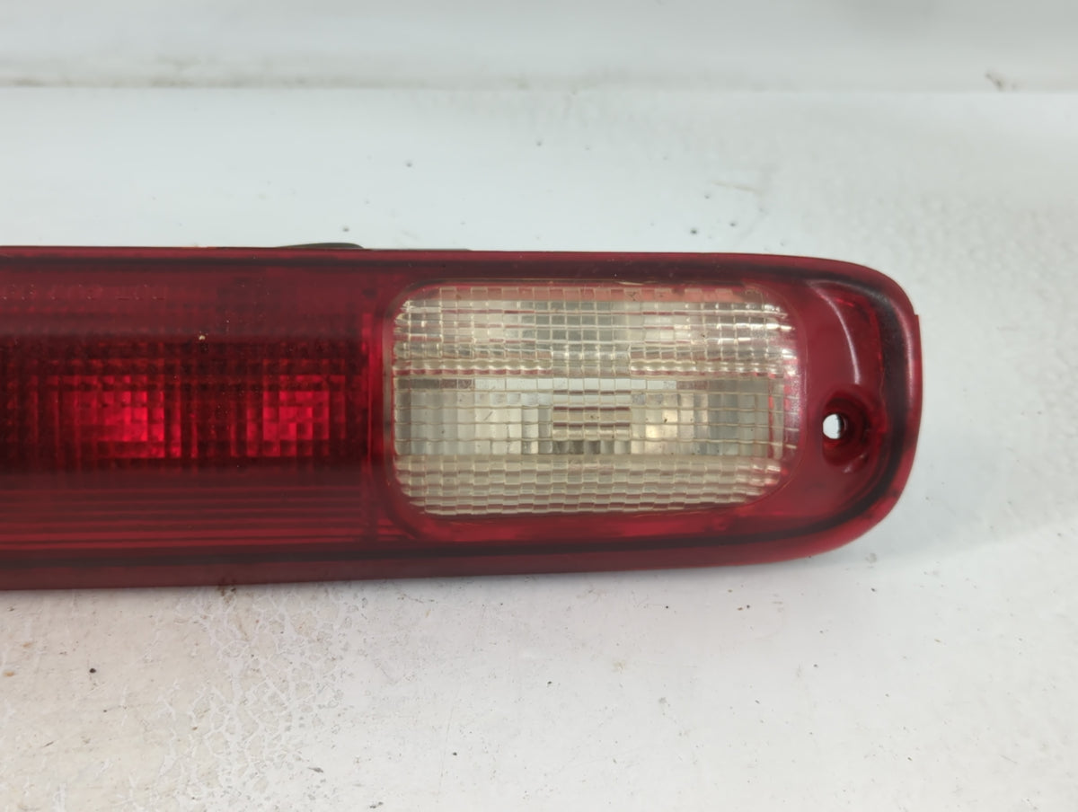 2004 Chevrolet Silverado 1500 High Mounted Stop Third Brake Light Lamp - Oemusedautoparts1.com