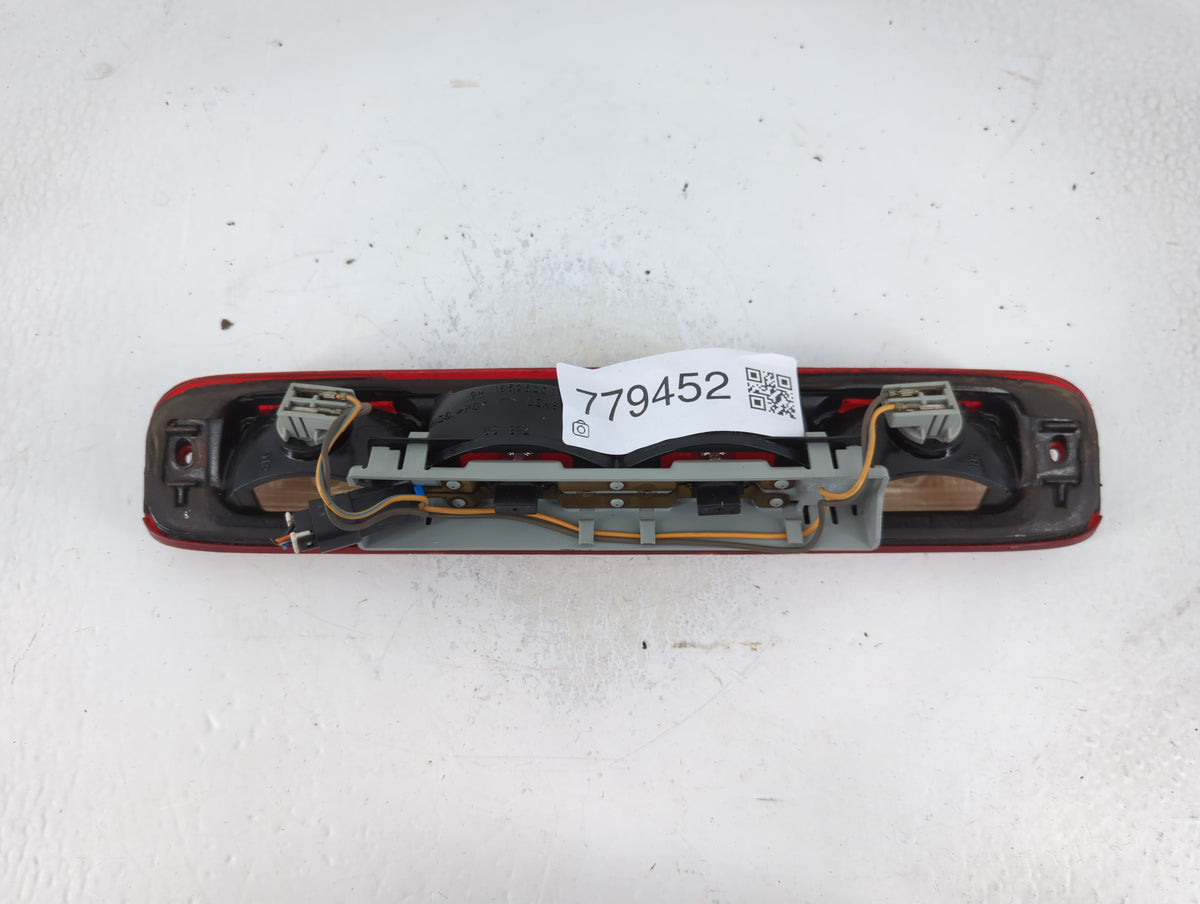 2004 Chevrolet Silverado 1500 High Mounted Stop Third Brake Light Lamp - Oemusedautoparts1.com