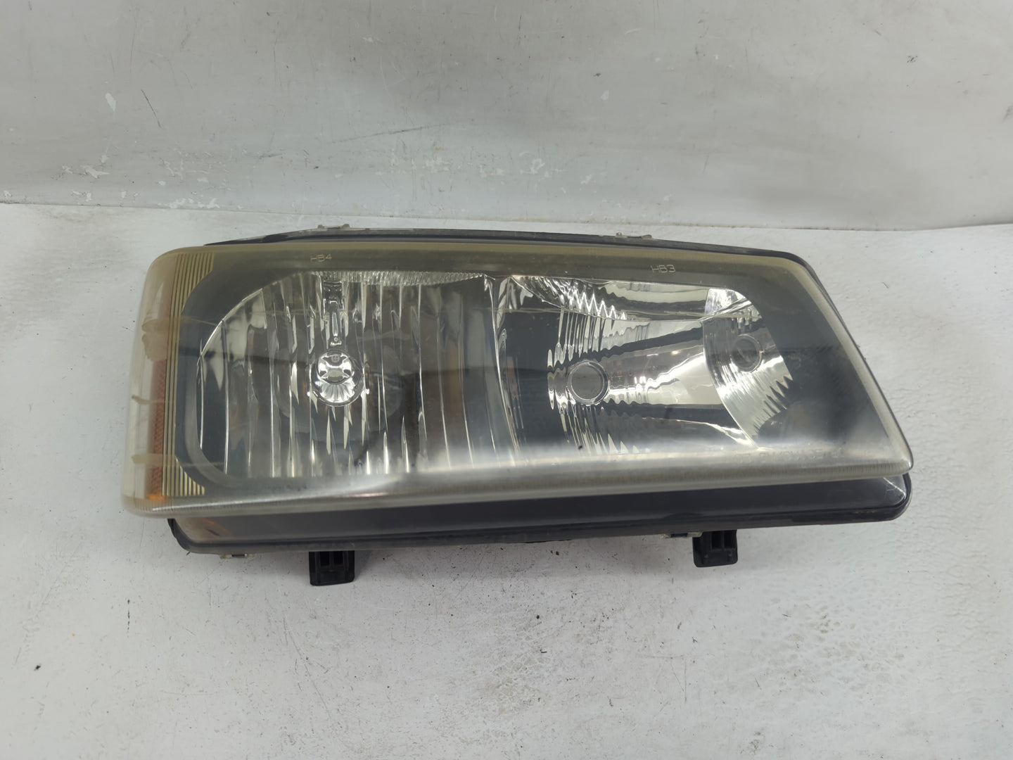 2003 Silverado 2500 Passenger Right Oem Head Light Headlight Lamp - Oemusedautoparts1.com
