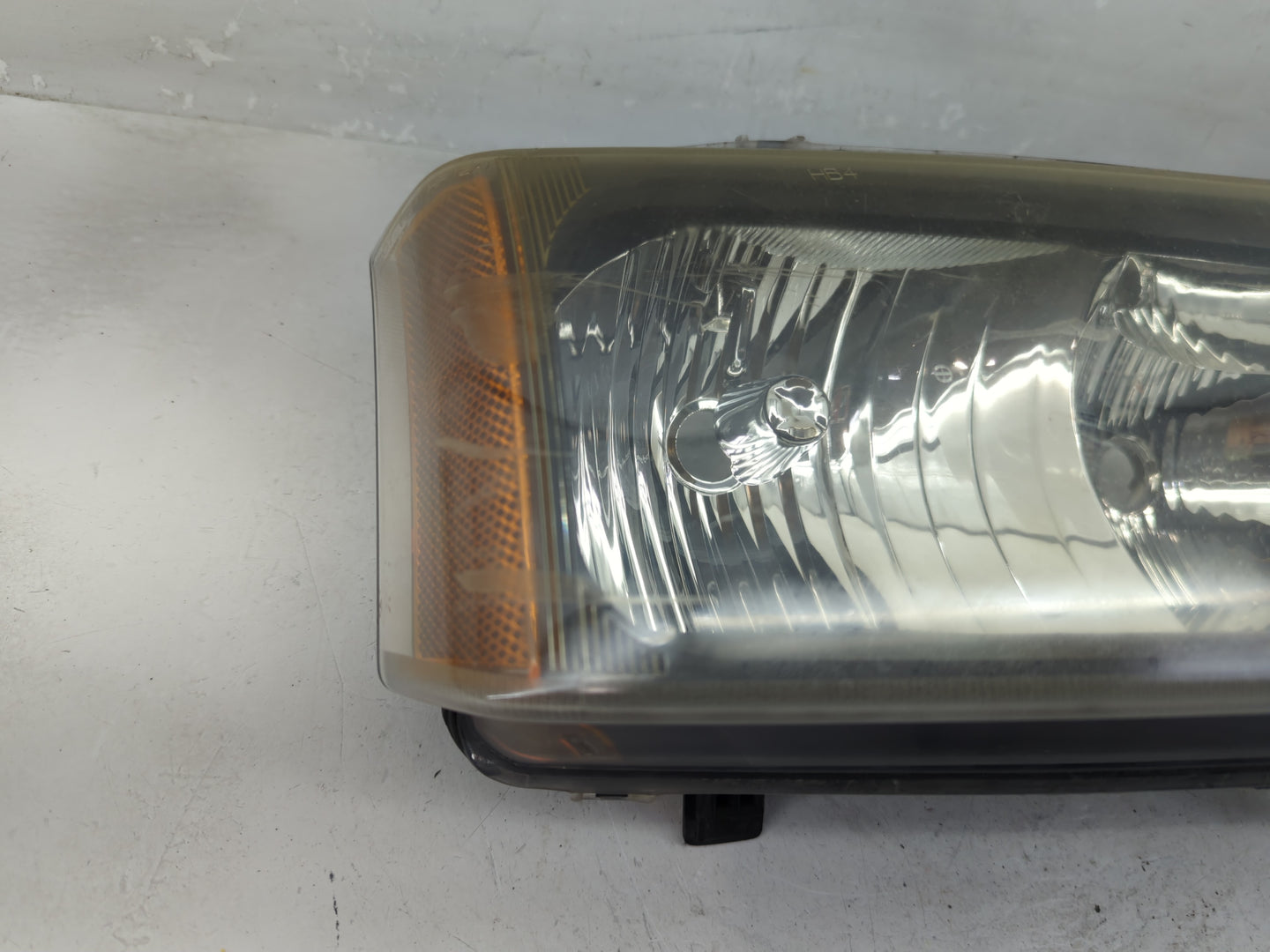 2003 Silverado 2500 Passenger Right Oem Head Light Headlight Lamp - Oemusedautoparts1.com
