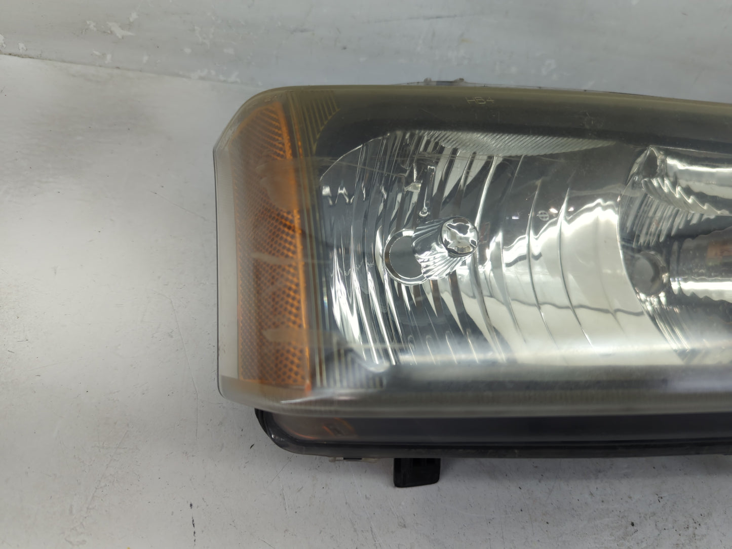 2003 Silverado 2500 Passenger Right Oem Head Light Headlight Lamp - Oemusedautoparts1.com