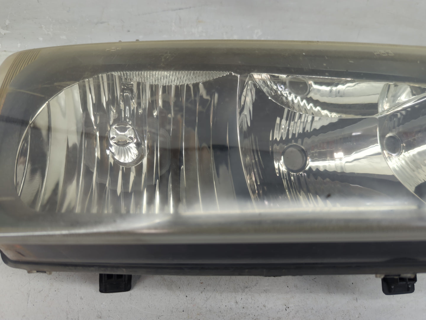 2003 Silverado 2500 Passenger Right Oem Head Light Headlight Lamp - Oemusedautoparts1.com