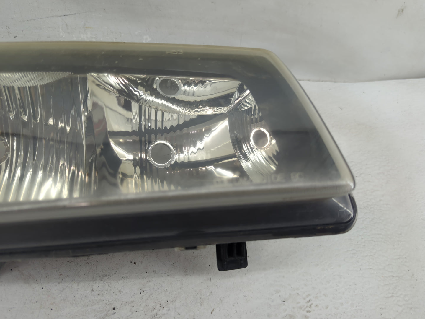 2003 Silverado 2500 Passenger Right Oem Head Light Headlight Lamp - Oemusedautoparts1.com