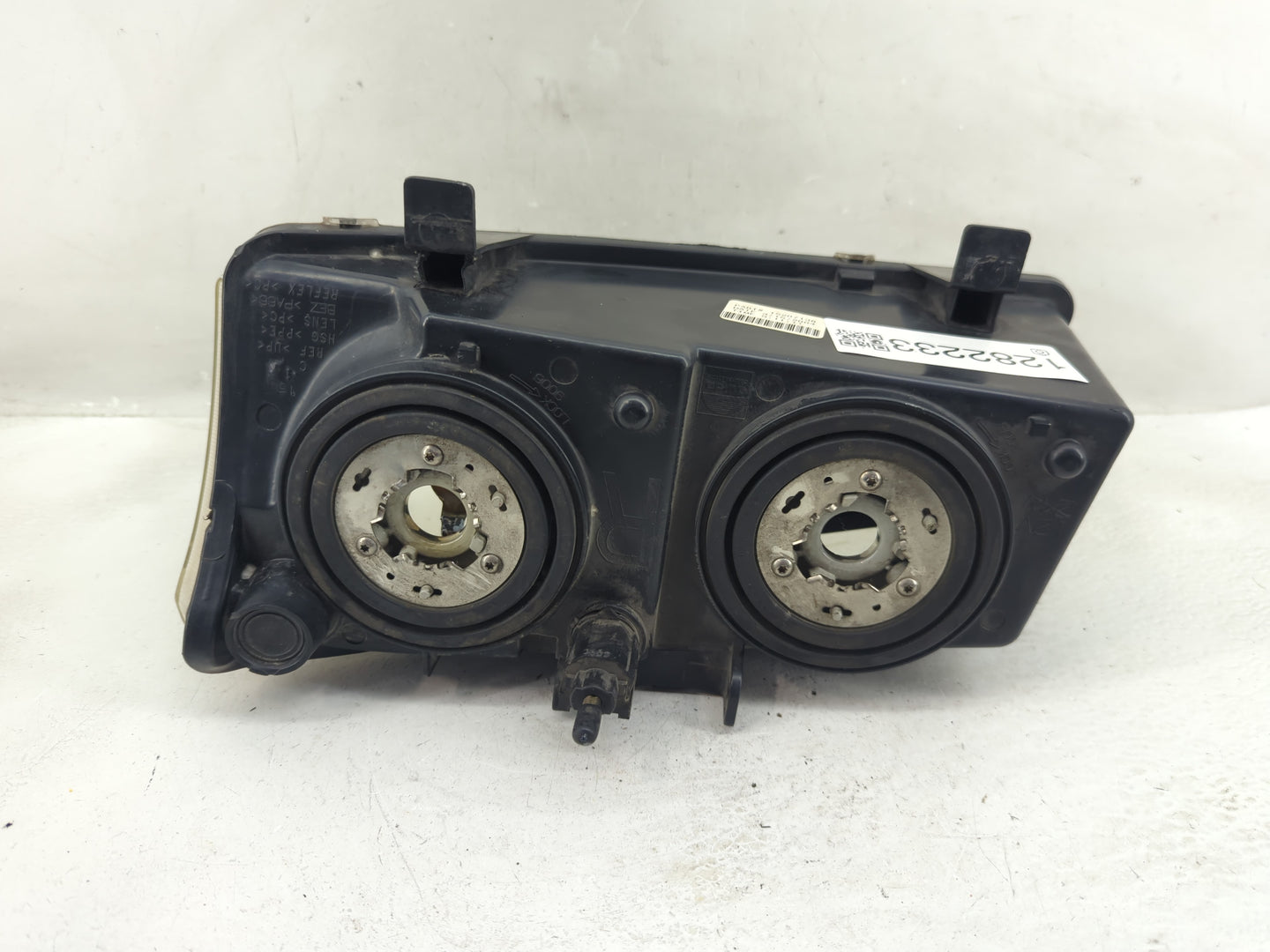 2003 Silverado 2500 Passenger Right Oem Head Light Headlight Lamp - Oemusedautoparts1.com