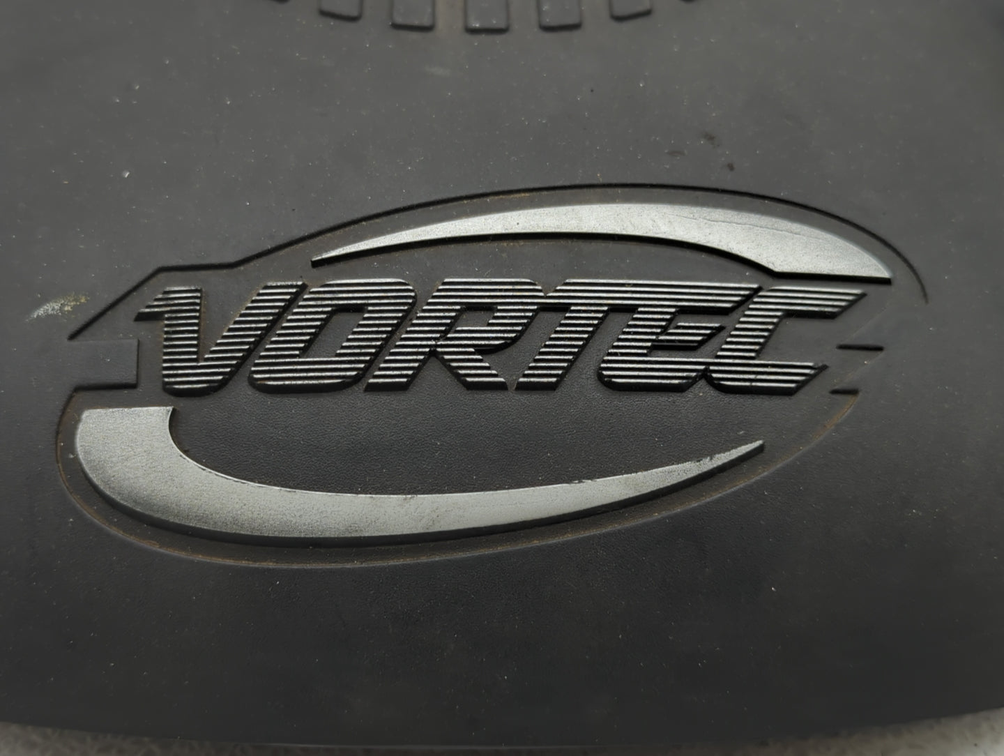 2004 Chevrolet Silverado 2500 Engine Cover - Oemusedautoparts1.com