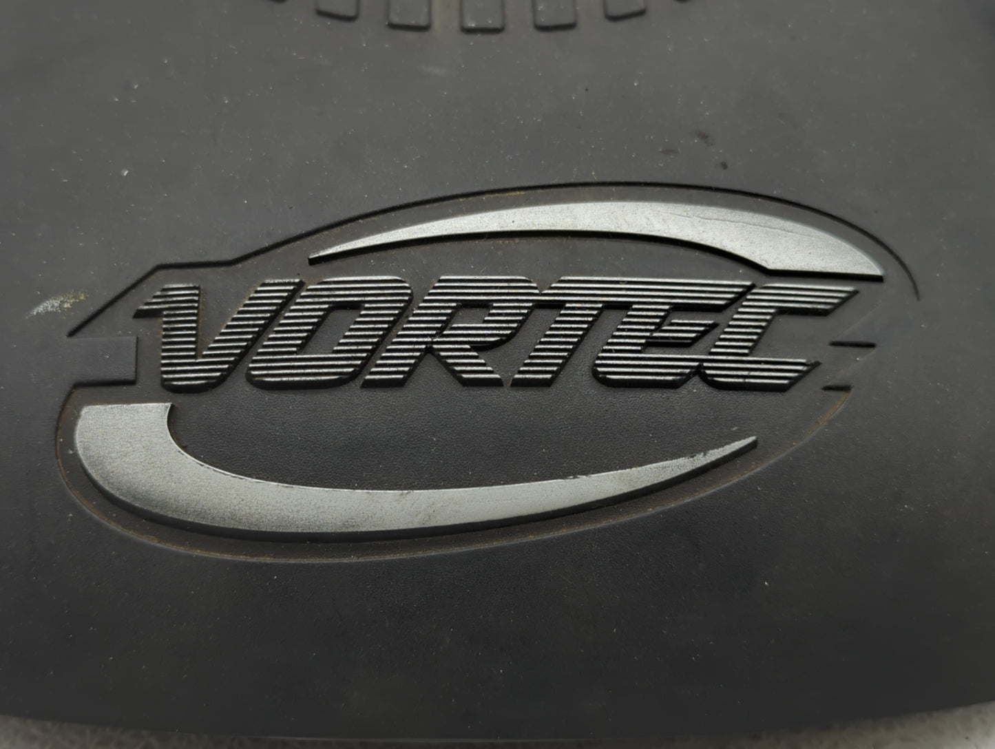 2004 Chevrolet Silverado 2500 Engine Cover - Oemusedautoparts1.com