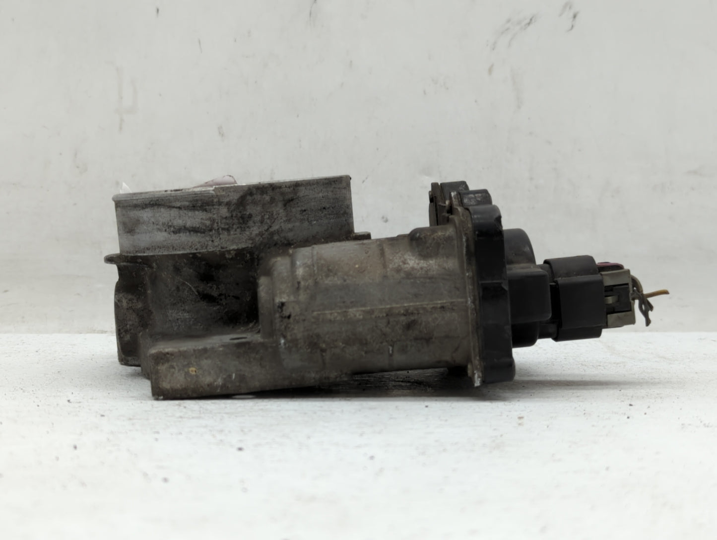 2003-2004 Chevrolet Silverado 2500 Throttle Body P/N:1257080 Fits Fits 2003 2004 2005 2006 2007 OEM Used Auto Parts - Oemuse