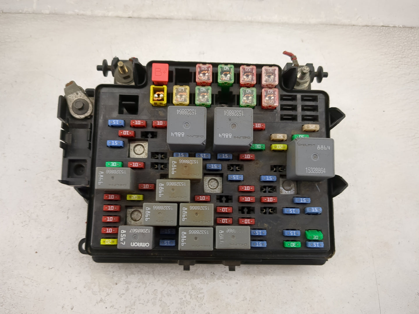 2004 Chevrolet Sub150 Fusebox Fuse Box Panel Relay Module P/N:15201930-02 15328864, 15328864, 12088567 Fits Fits 2003 2005 2
