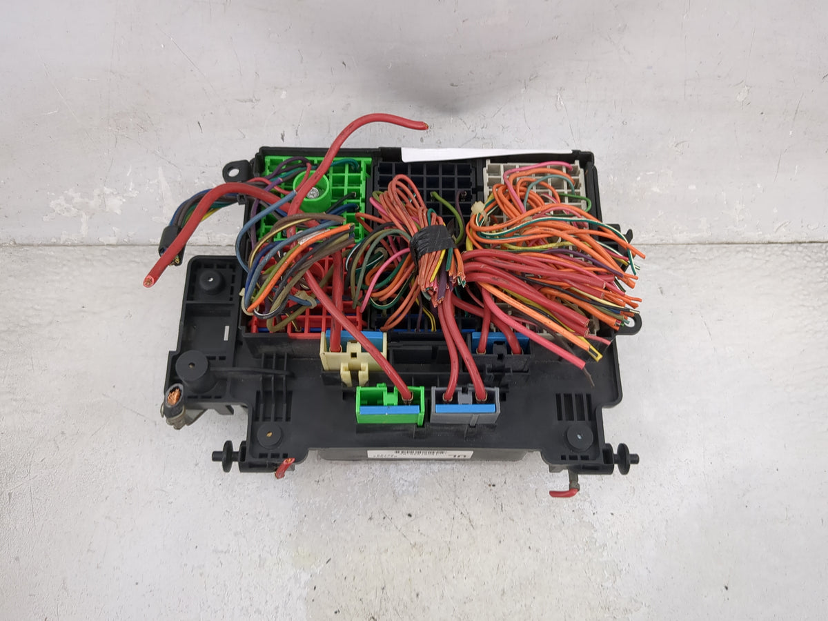 2004 Chevrolet Sub150 Fusebox Fuse Box Panel Relay Module P/N:15201930-02 15328864, 15328864, 12088567 Fits Fits 2003 2005 2