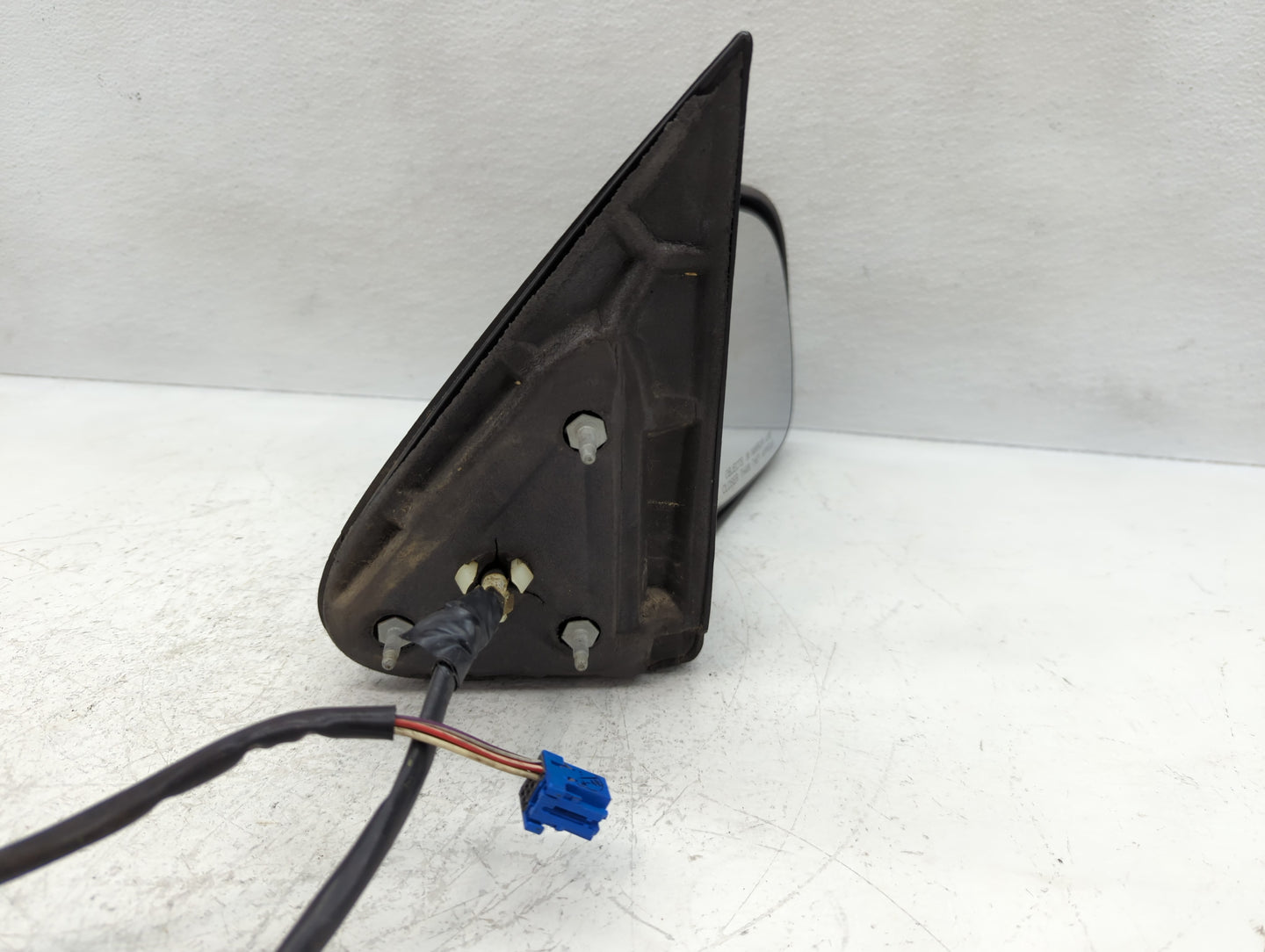 2003-2006 Chevrolet Suburban 1500 Passenger Side View Mirror - Right Door Mirror OEM Used - Oemusedautoparts1.com