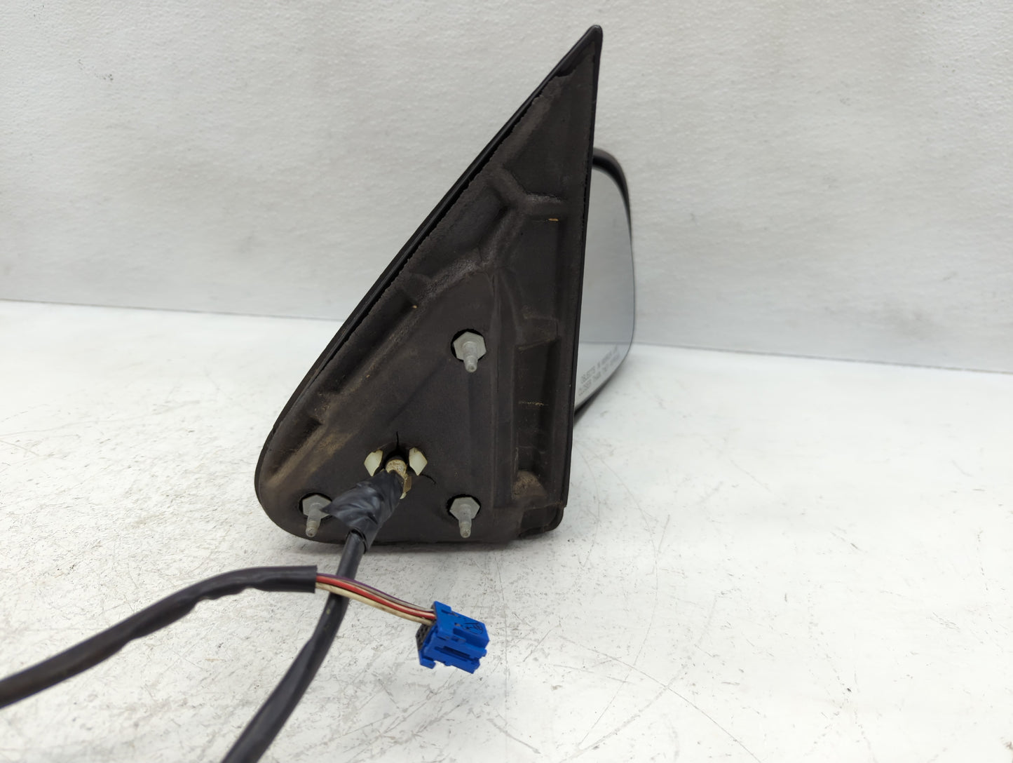 2003-2006 Chevrolet Suburban 1500 Passenger Side View Mirror - Right Door Mirror OEM Used - Oemusedautoparts1.com