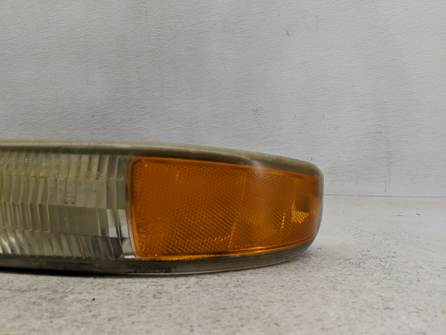 2000-2006 Chevrolet Suburban 1500 Driver Left Oem Front Light Lamp - Oemusedautoparts1.com