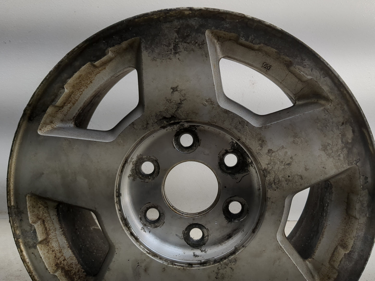 2004-2006 Chevrolet Suburban 1500 Oem Wheel Rim 1318331 - Oemusedautoparts1.com