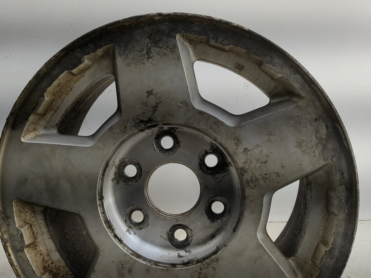 2004-2006 Chevrolet Suburban 1500 Oem Wheel Rim 1318331 - Oemusedautoparts1.com