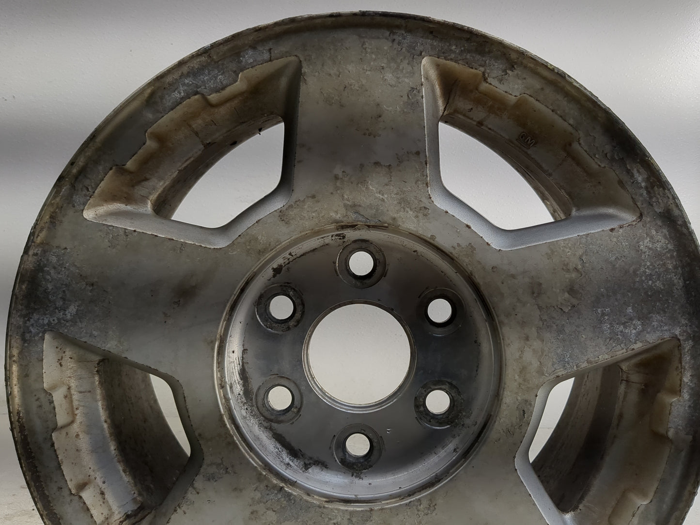 2004-2006 Chevrolet Suburban 1500 Oem Wheel Rim 1323700 - Oemusedautoparts1.com