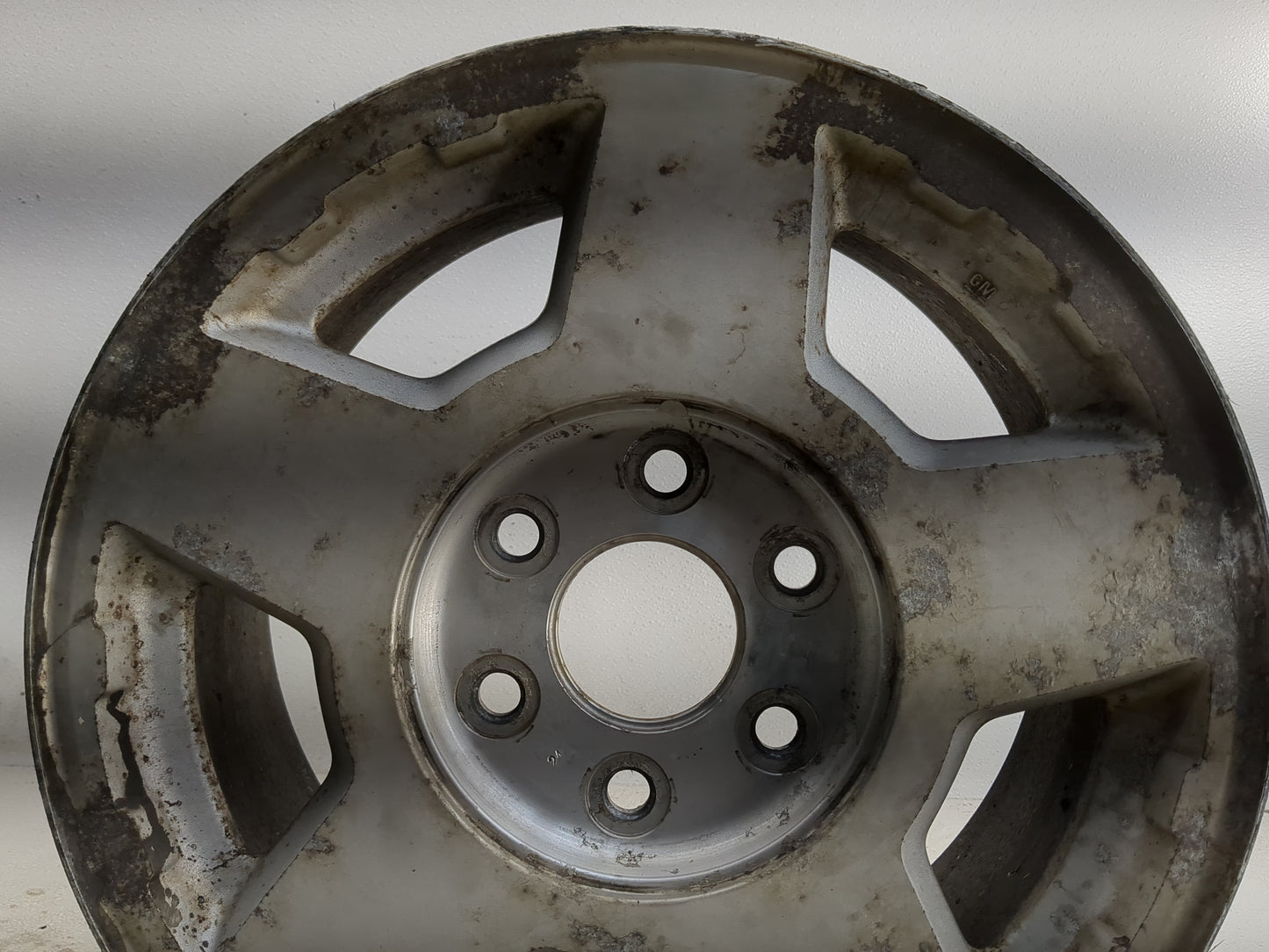 2004-2006 Chevrolet Suburban 1500 Oem Wheel Rim 1323701 - Oemusedautoparts1.com