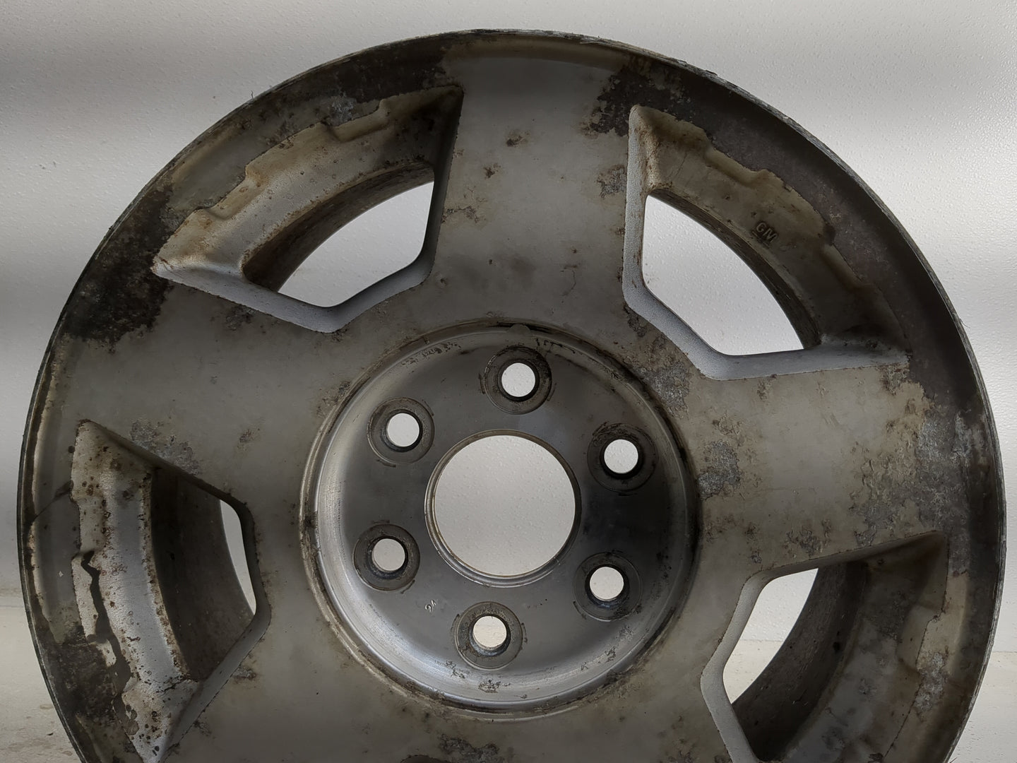 2004-2006 Chevrolet Suburban 1500 Oem Wheel Rim 1323701 - Oemusedautoparts1.com