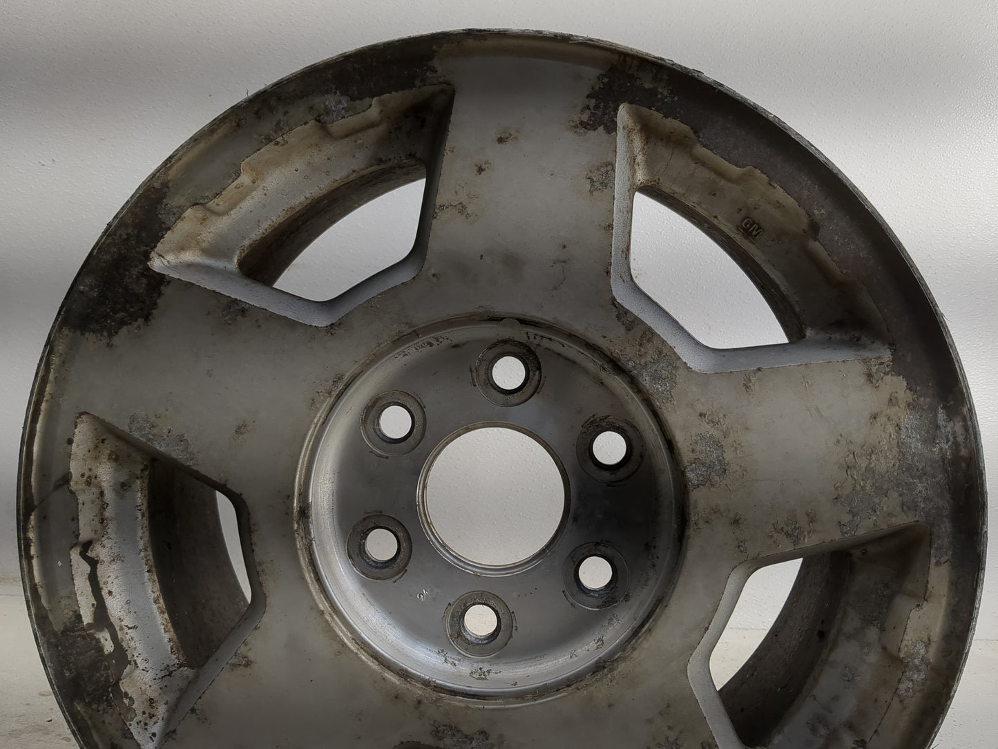 2004-2006 Chevrolet Suburban 1500 Oem Wheel Rim 1323701 - Oemusedautoparts1.com