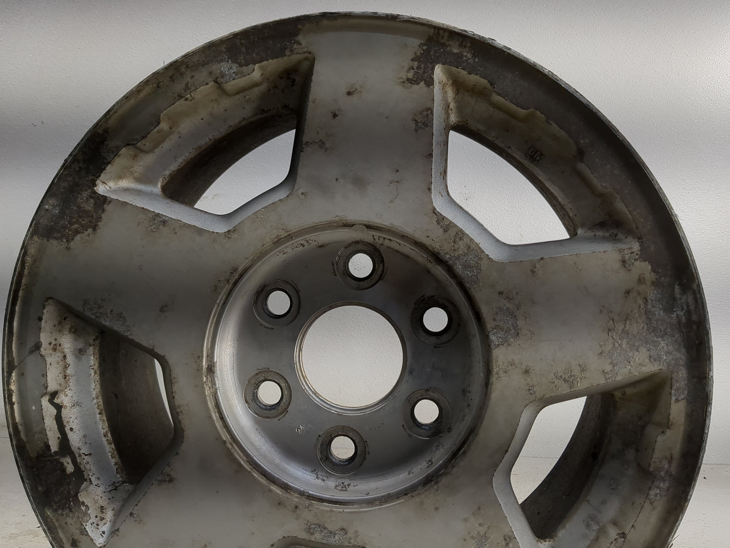 2004-2006 Chevrolet Suburban 1500 Oem Wheel Rim 1323701 - Oemusedautoparts1.com