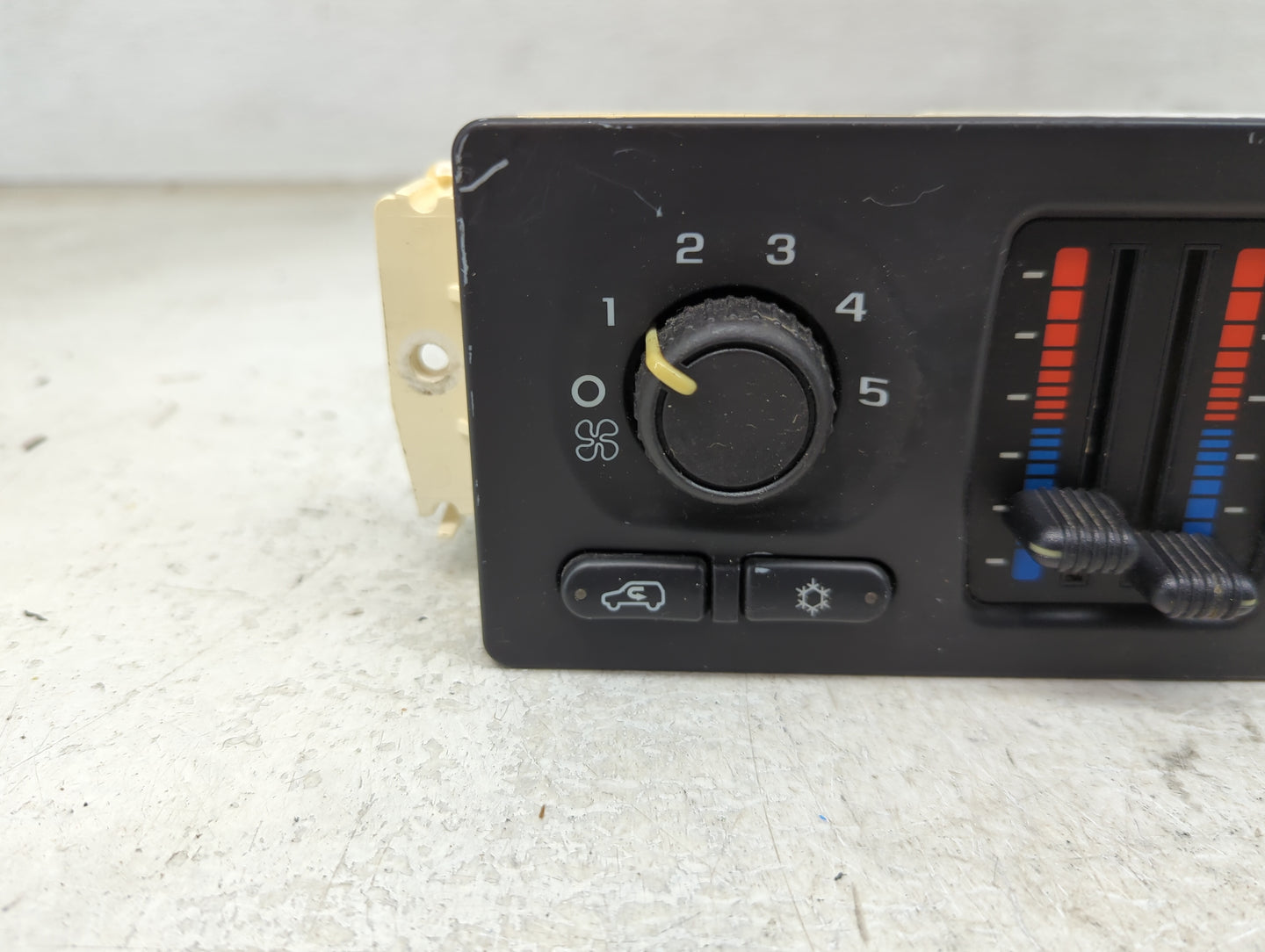 2003-2004 Chevrolet Suburban 1500 Climate Control Module Temperature AC/Heater Replacement P/N:15136889 Fits Fits 2003 2004 