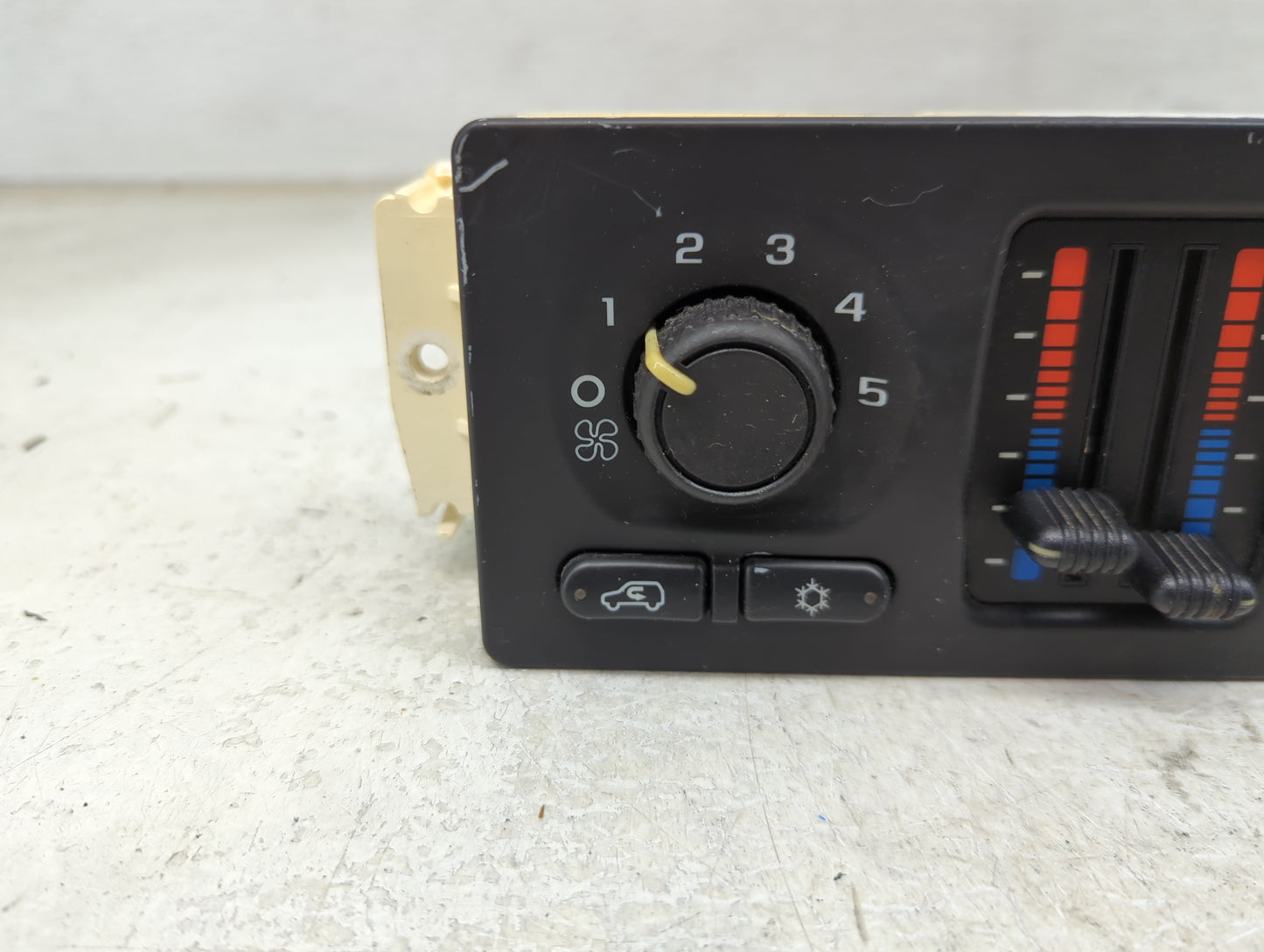 2003-2004 Chevrolet Suburban 1500 Climate Control Module Temperature AC/Heater Replacement P/N:15136889 Fits Fits 2003 2004 