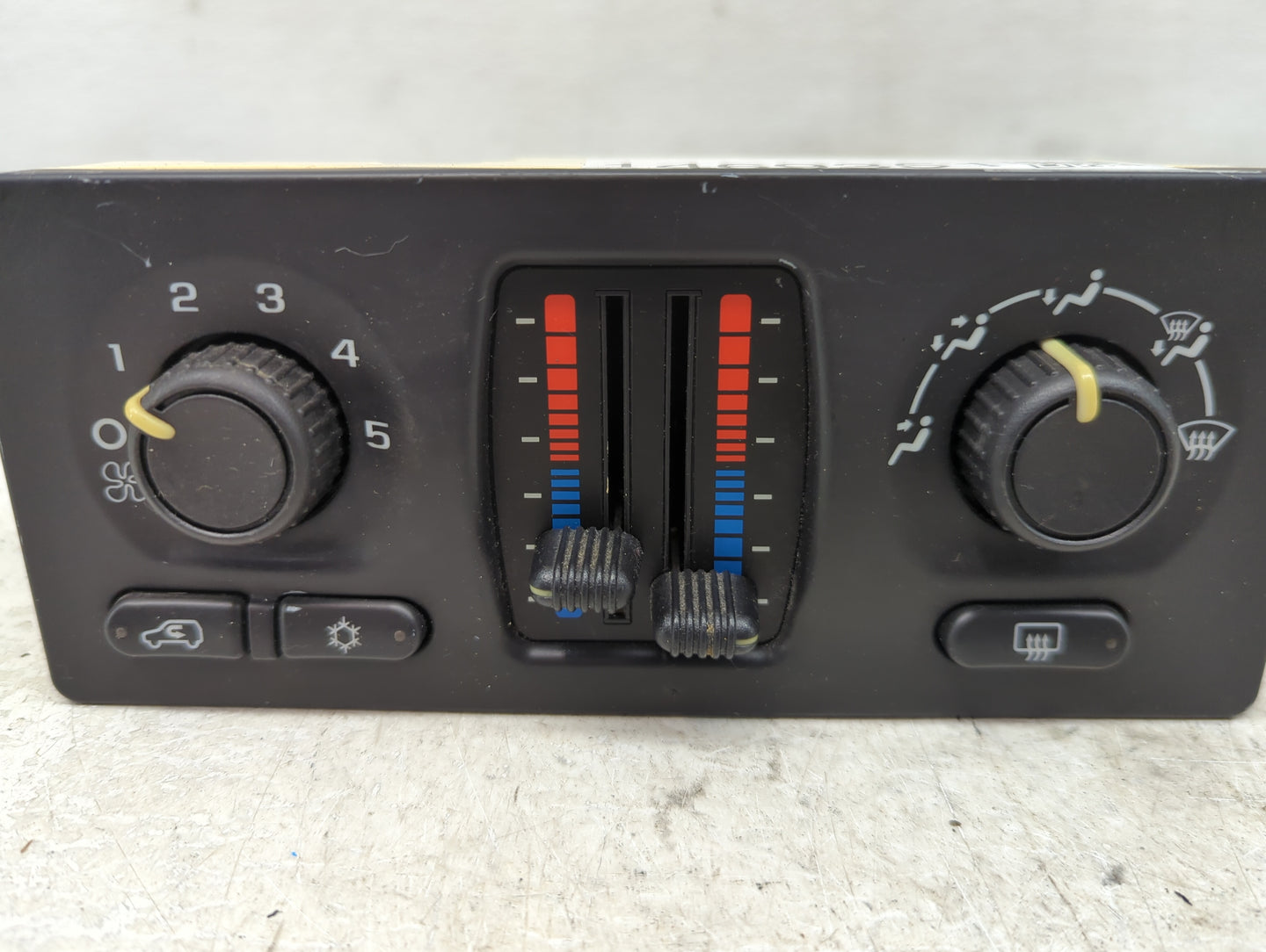 2003-2004 Chevrolet Suburban 1500 Climate Control Module Temperature AC/Heater Replacement P/N:15136889 Fits Fits 2003 2004 