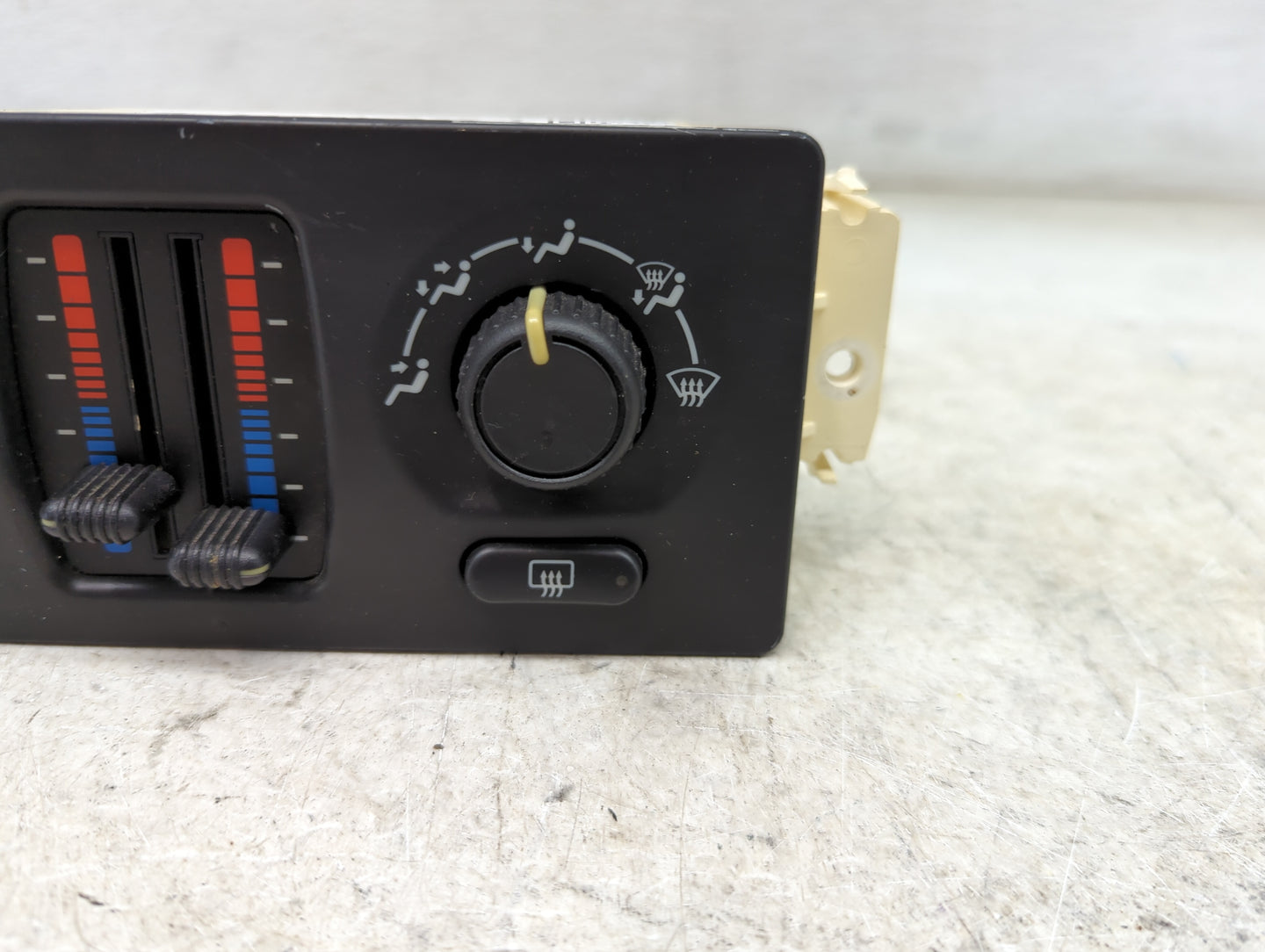 2003-2004 Chevrolet Suburban 1500 Climate Control Module Temperature AC/Heater Replacement P/N:15136889 Fits Fits 2003 2004 