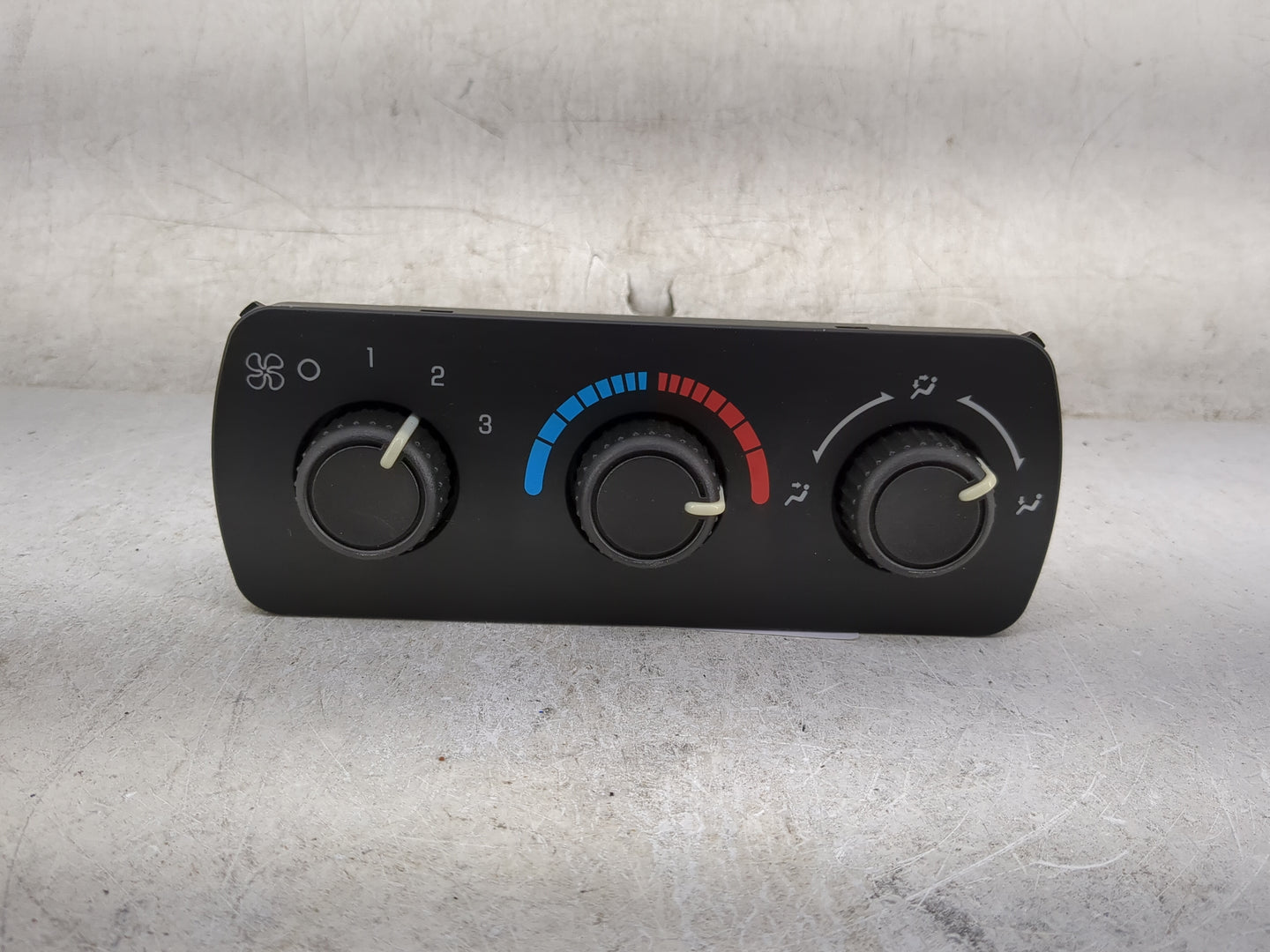 2003-2006 Chevrolet Suburban 1500 Climate Control Module Temperature AC/Heater Replacement P/N:15112018 Fits OEM Used Auto P