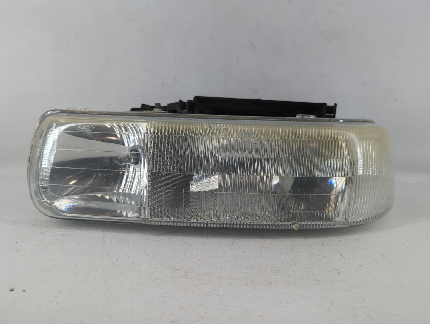 2000 Chevrolet Suburban 1500 Driver Left Oem Head Light Headlight Lamp - Oemusedautoparts1.com