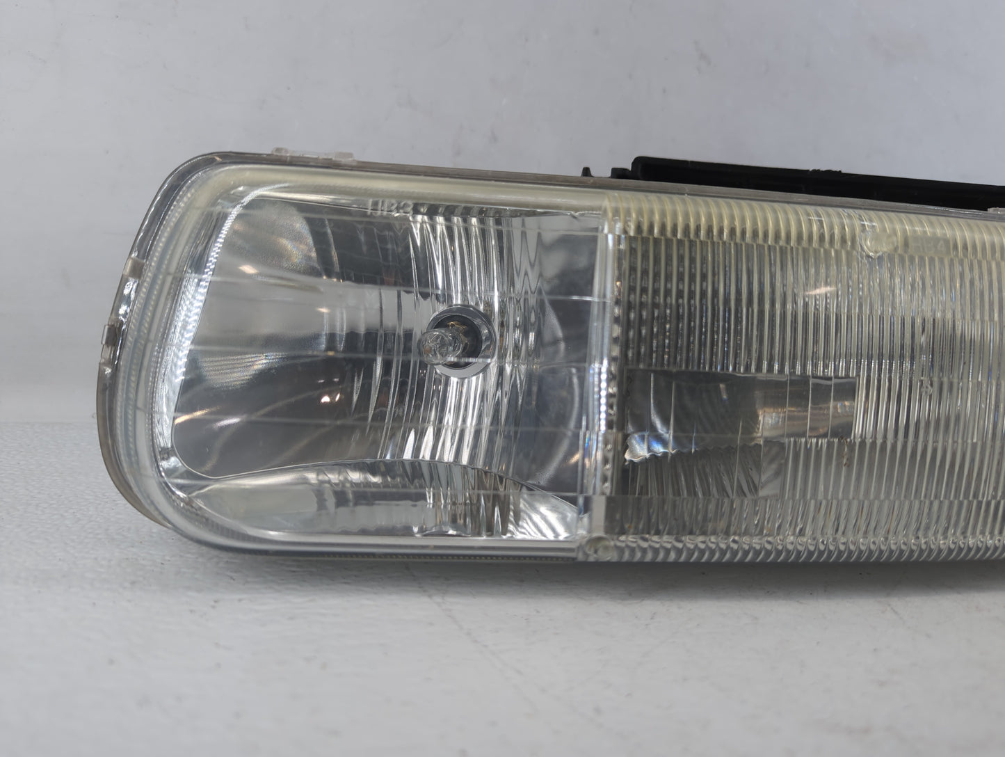 2000 Chevrolet Suburban 1500 Driver Left Oem Head Light Headlight Lamp - Oemusedautoparts1.com