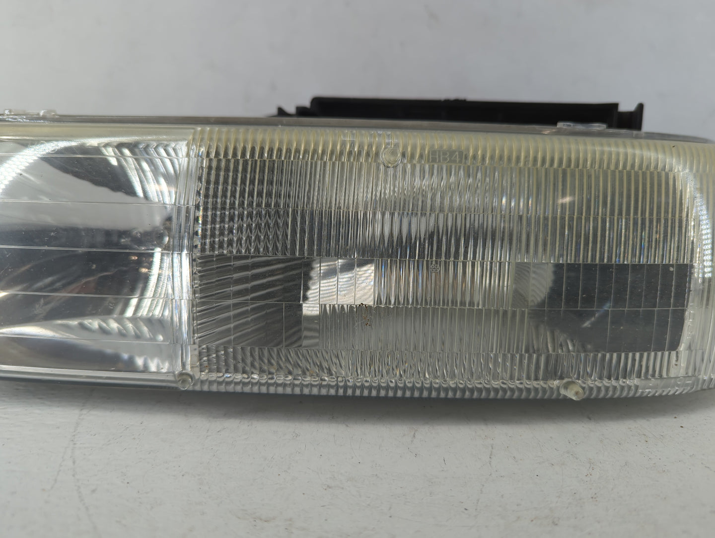 2000 Chevrolet Suburban 1500 Driver Left Oem Head Light Headlight Lamp - Oemusedautoparts1.com