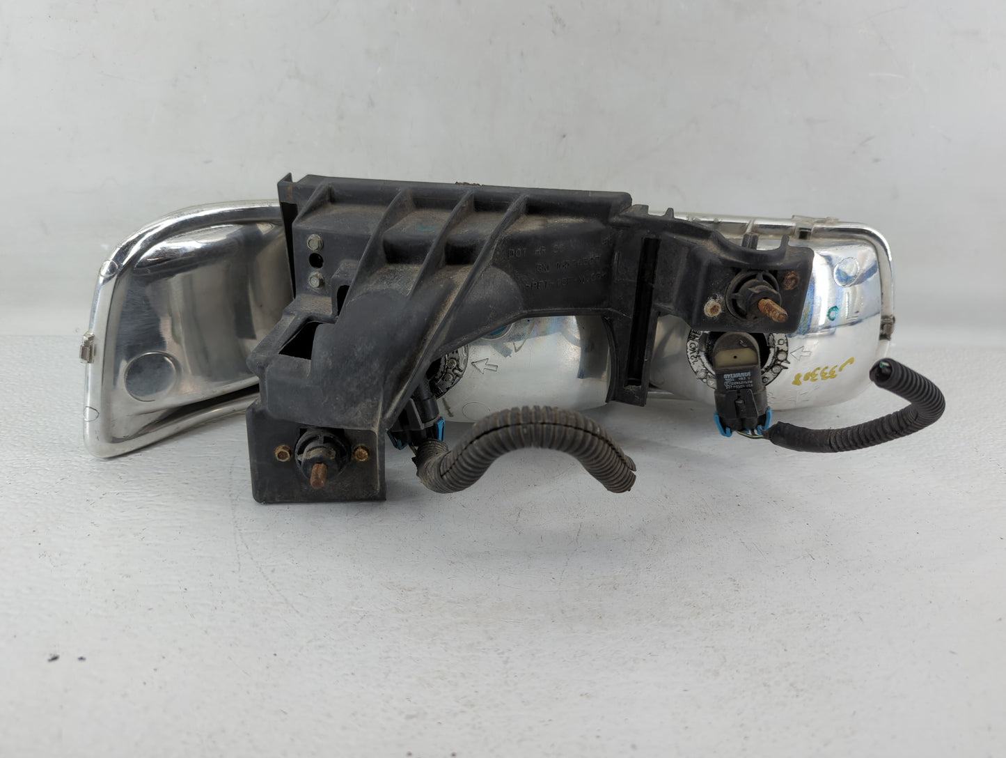 2000 Chevrolet Suburban 1500 Driver Left Oem Head Light Headlight Lamp - Oemusedautoparts1.com