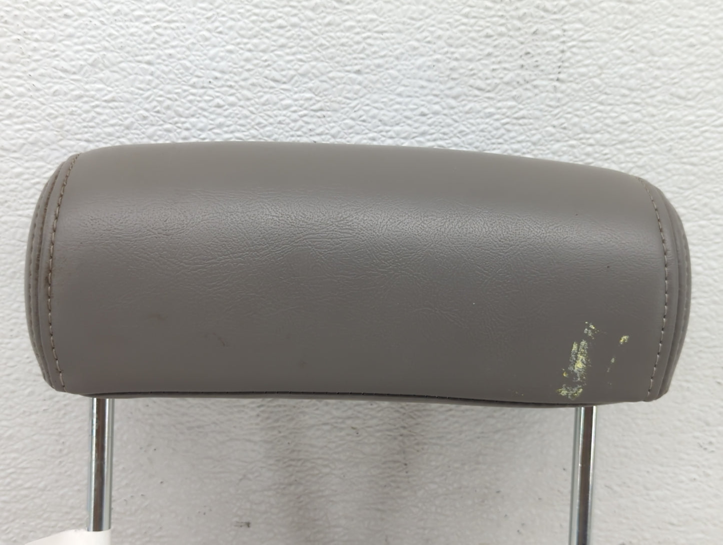 2003-2006 Chevrolet Suburban 1500 Headrest Head Rest Rear Seat Fits Fits 2003 2004 2005 2006 OEM Used Auto Parts - Oemusedau
