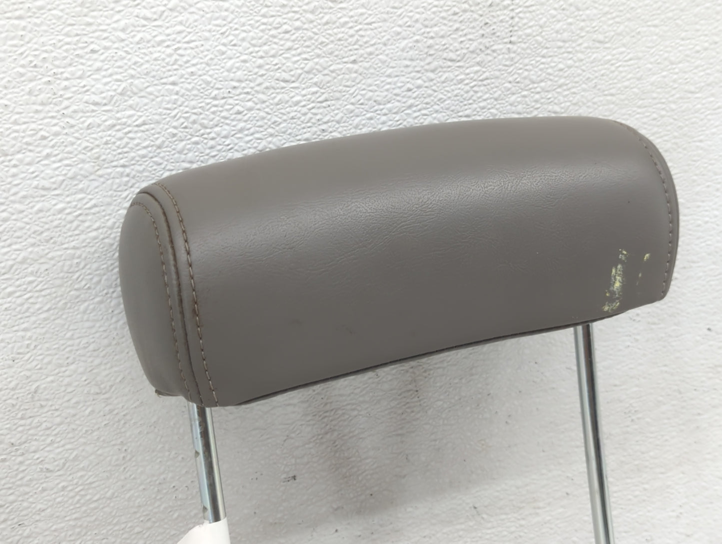2003-2006 Chevrolet Suburban 1500 Headrest Head Rest Rear Seat Fits Fits 2003 2004 2005 2006 OEM Used Auto Parts - Oemusedau