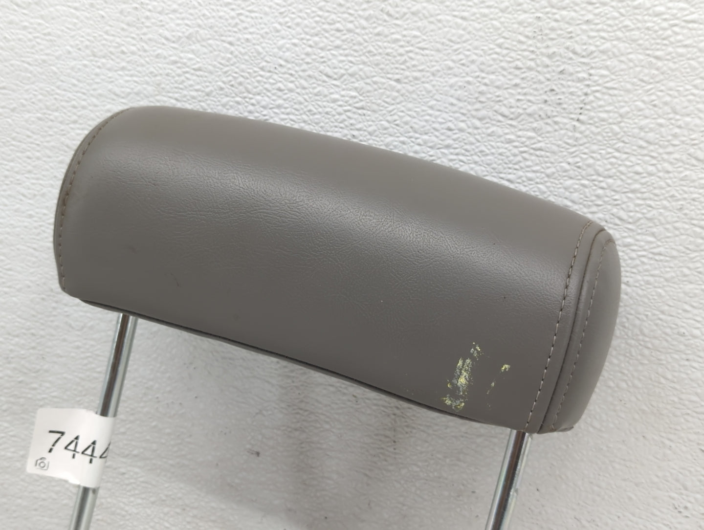 2003-2006 Chevrolet Suburban 1500 Headrest Head Rest Rear Seat Fits Fits 2003 2004 2005 2006 OEM Used Auto Parts - Oemusedau