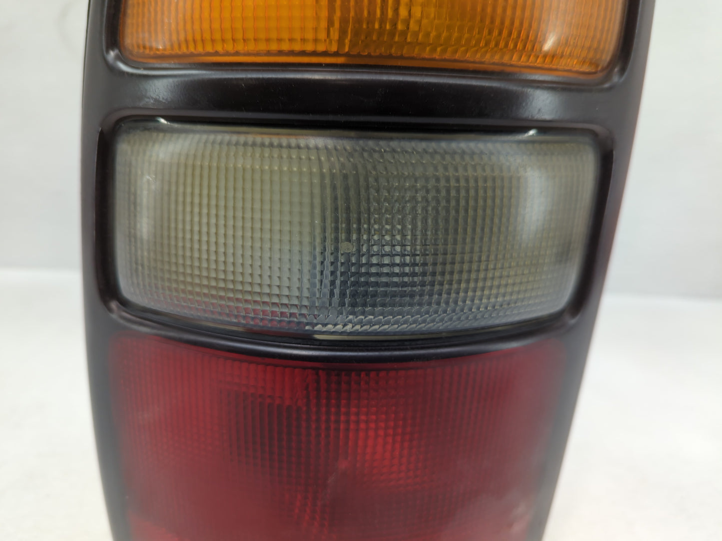 2004-2006 Chevrolet Suburban 1500 Tail Light Assembly Driver Left OEM P/N:15113217 Fits Fits 2004 2005 2006 OEM Used Auto Pa