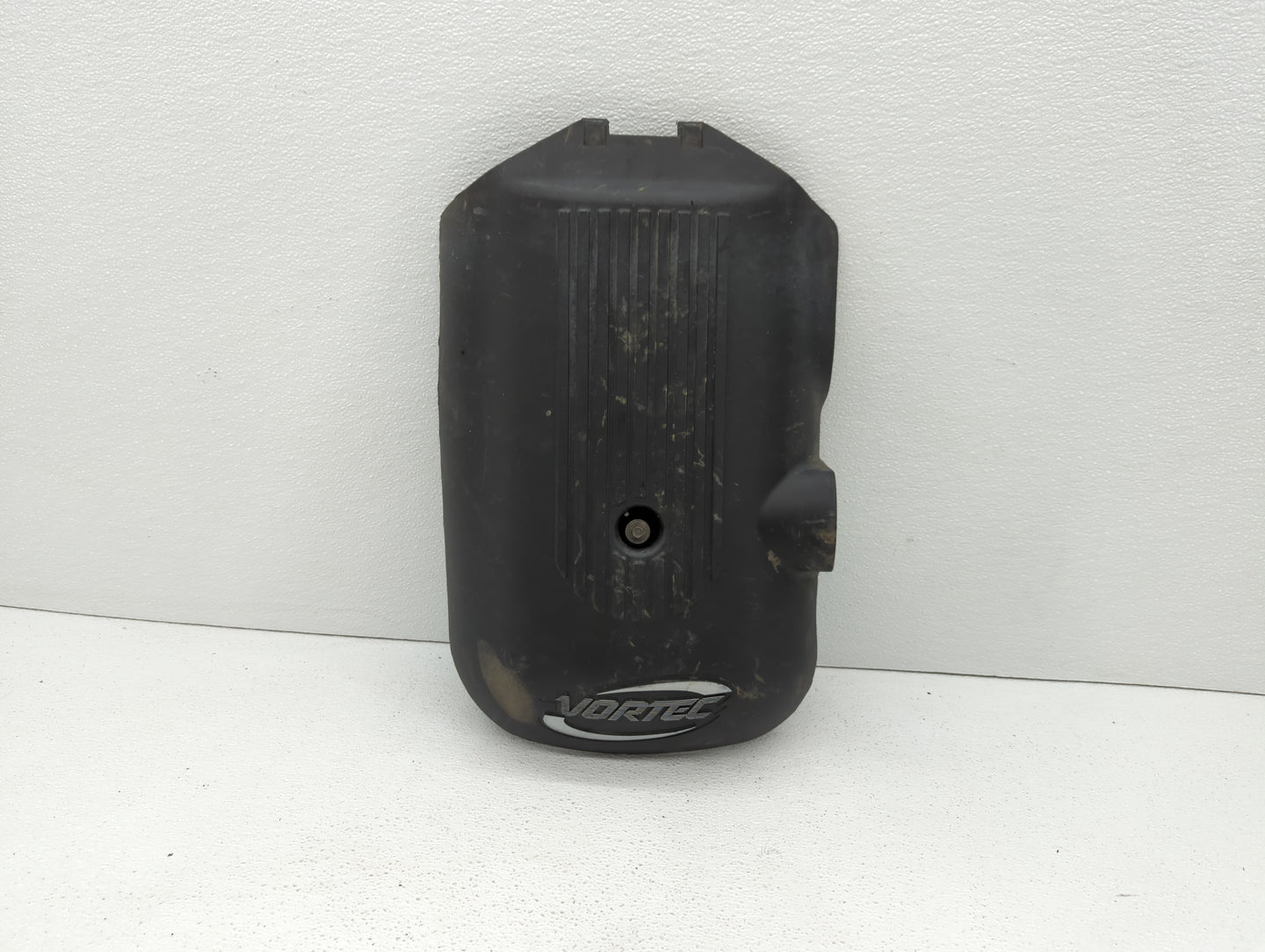 2004 Chevrolet Suburban 2500 Engine Cover - Oemusedautoparts1.com